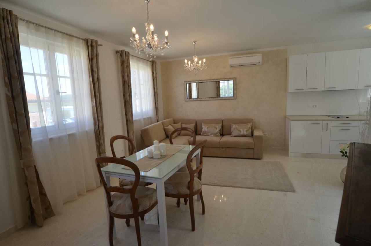 Holiday Home Dora Ровінь Екстер'єр фото