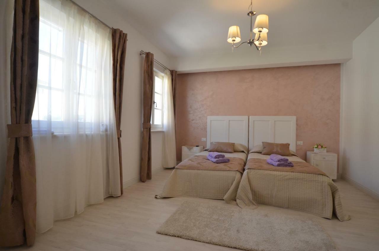 Holiday Home Dora Ровінь Екстер'єр фото