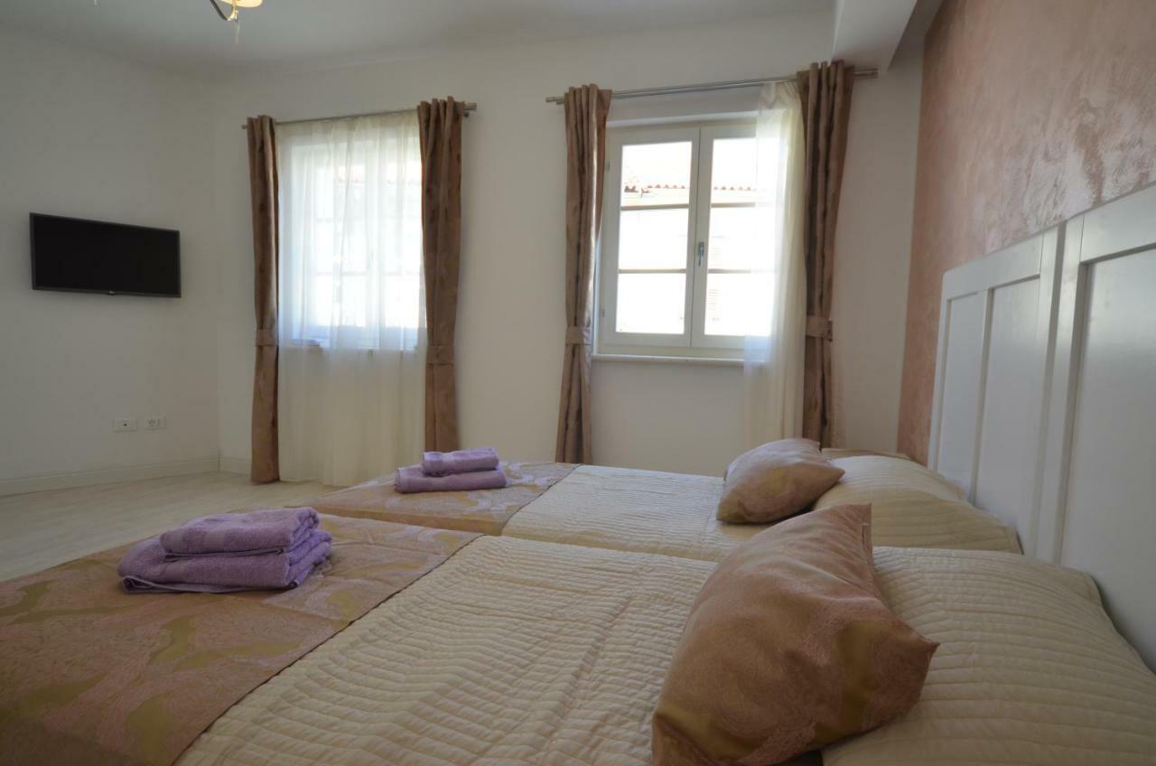 Holiday Home Dora Ровінь Екстер'єр фото